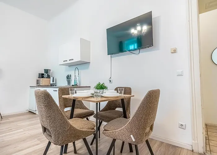 Apartman 3 Elegant - Ideal For Short & Long *
