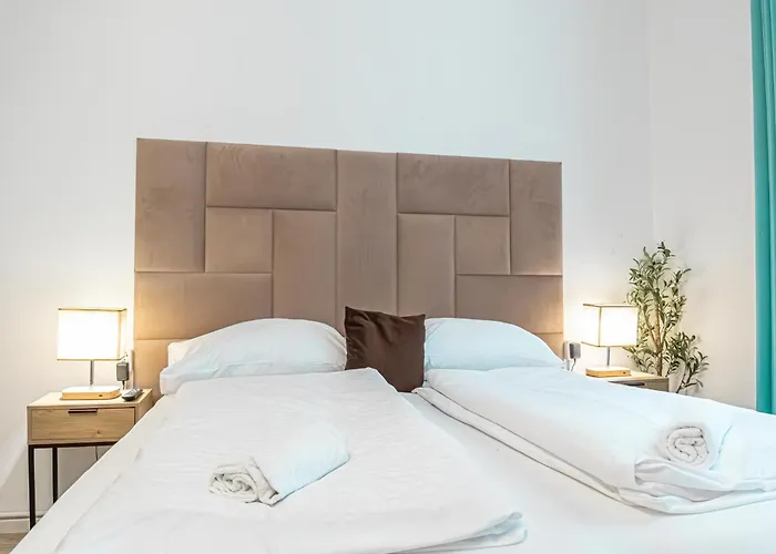 Budget-friendly 3 Apts, - Ideal For Short Appartamento