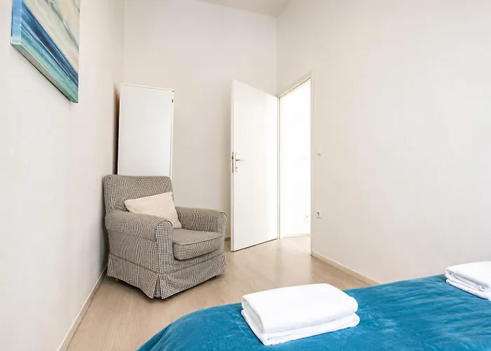 Budget-friendly 3 Apts, - Ideal For Short