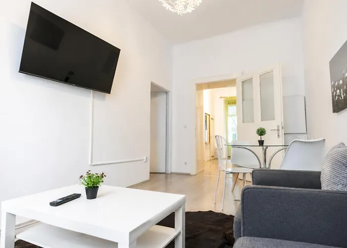 Apartman 3 Elegant - Ideal For Short & Long *